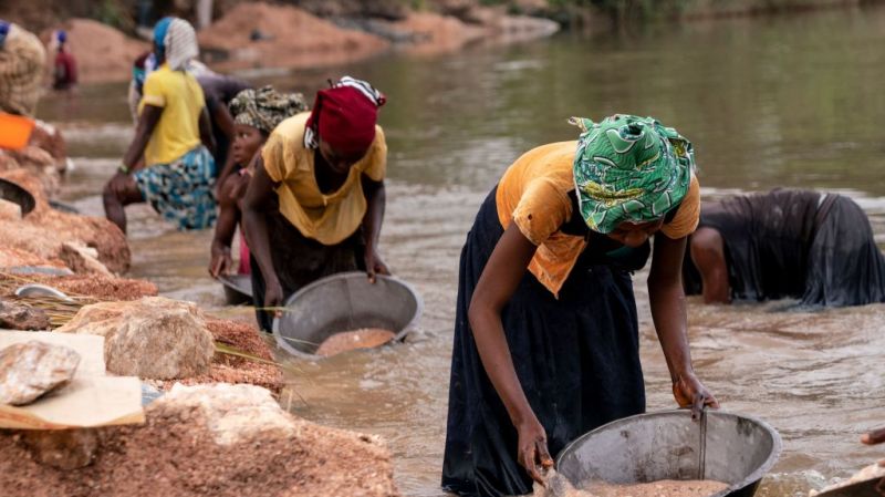 Artisanal miners collect gravel from the Lukushi river searching for cassiterite on February 17, 2022 in Manono. 
