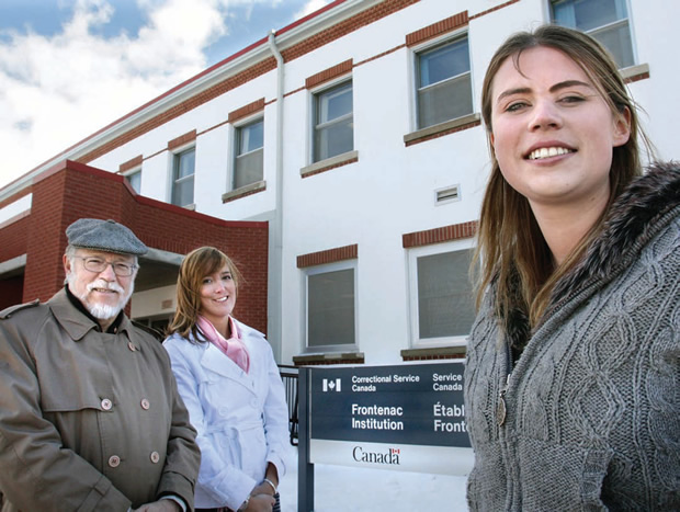 From left, Prof. Jim Ridler, with students Stephanie Chatland and Ruth Gardner. (Wayne Hiebert)